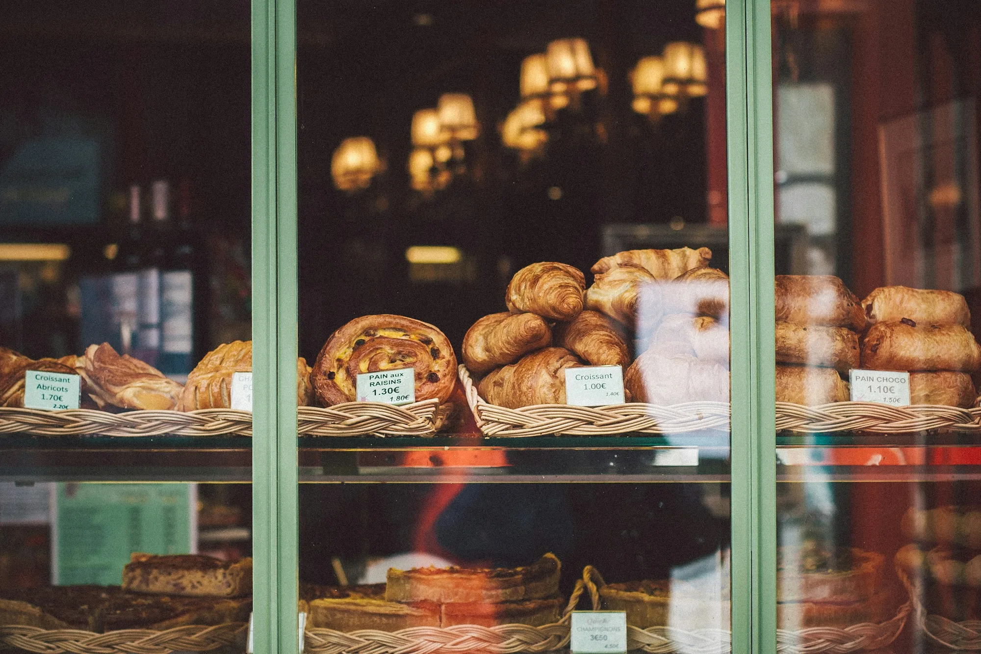 Vitrine de pains éclairée
